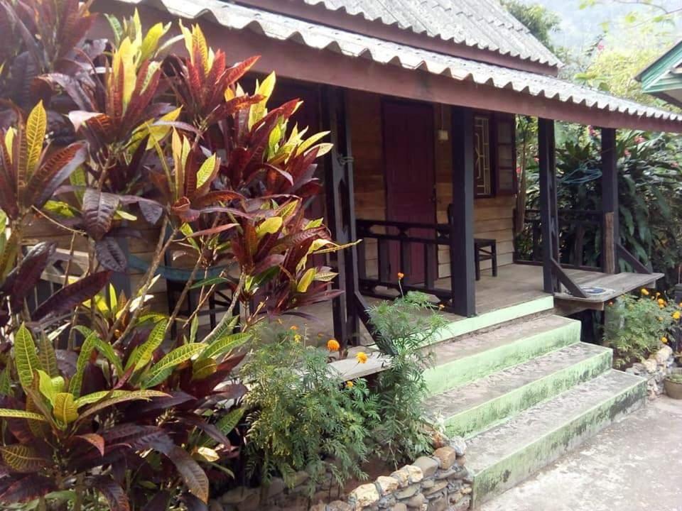 Suanphao Guesthouse Muang Ngoi Esterno foto