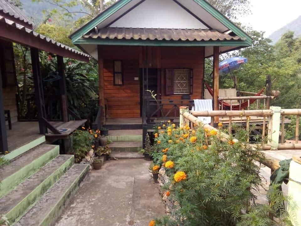 Suanphao Guesthouse Muang Ngoi Esterno foto